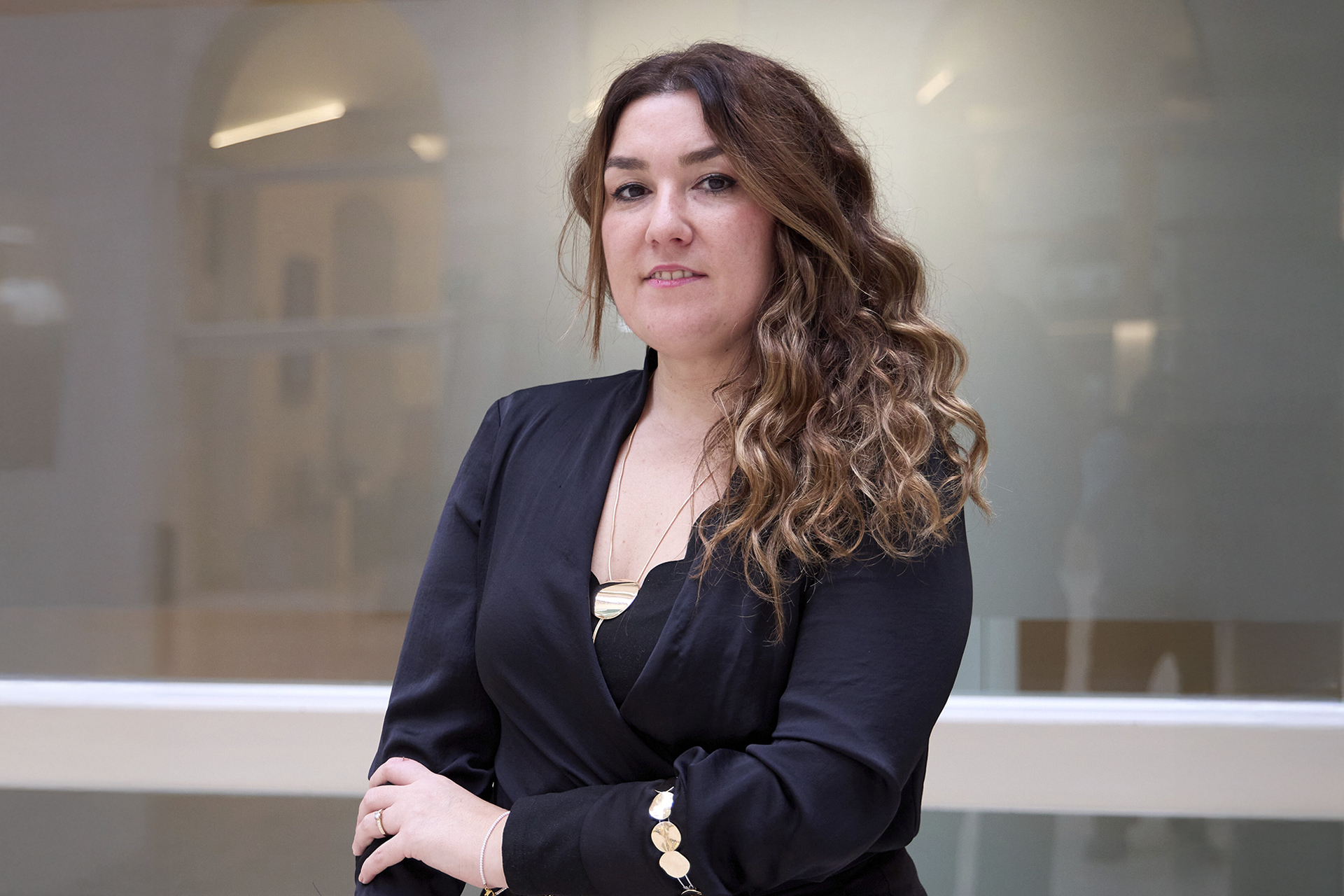 La lingüista que resuelve crímenes con una única palabra: “La gente cree que hablo lenguas muertas o que me comunico con los muertos”