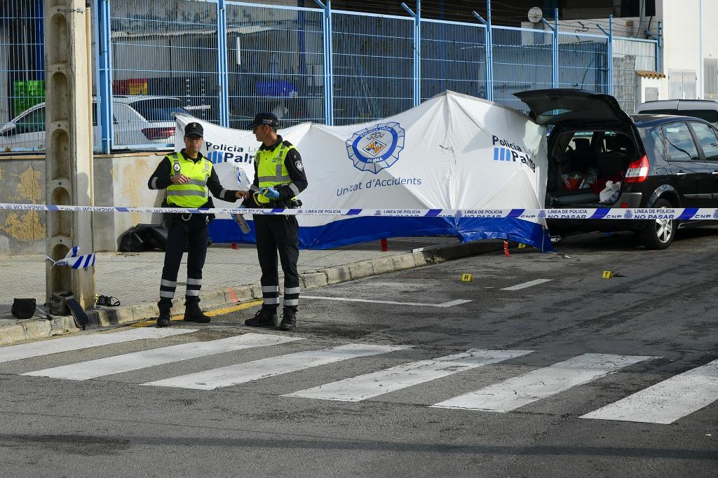 Muere una niña de siete años y resultan heridas su madre y su abuela en un atropello múltiple en Palma tras subirse a la acera un vehículo