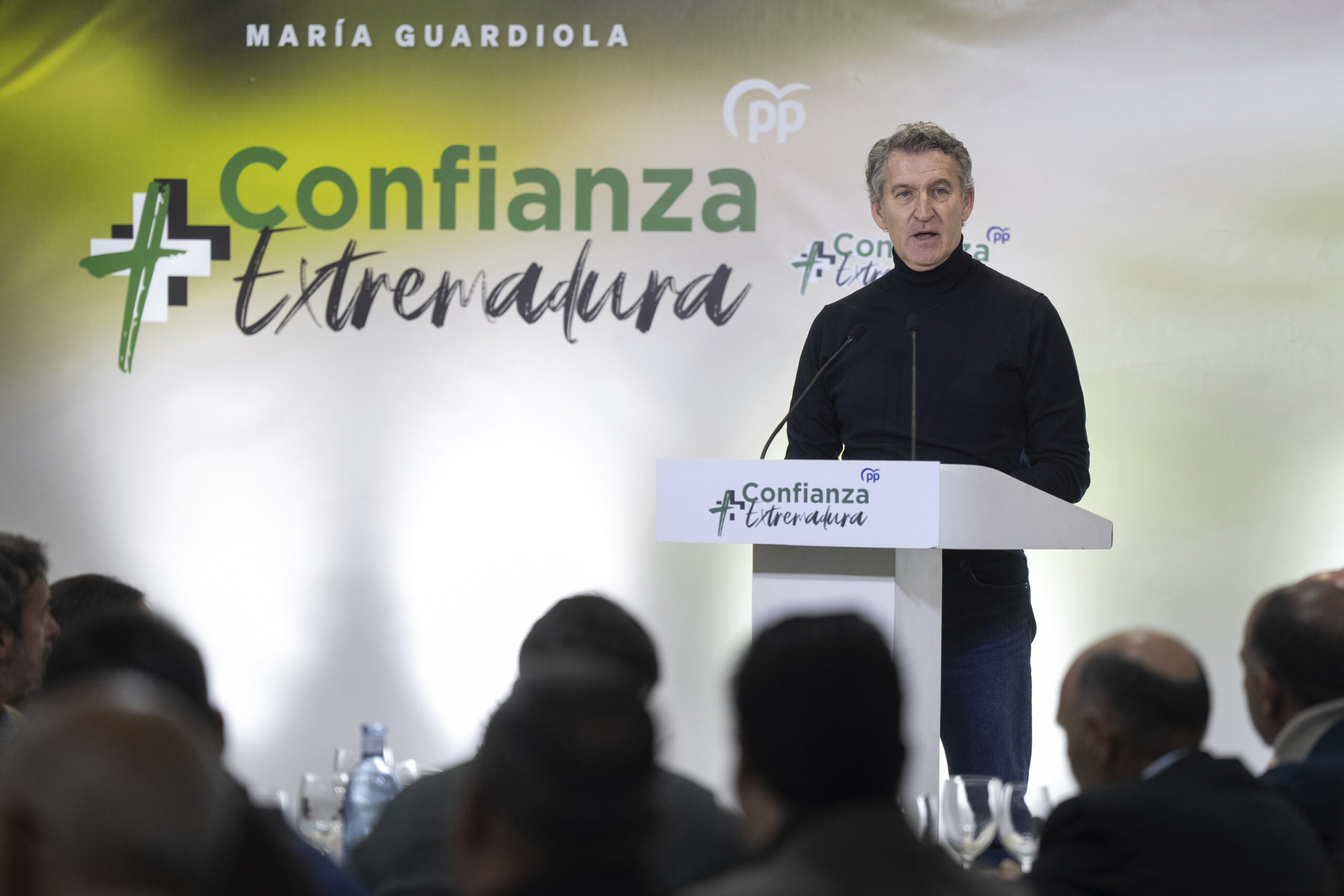Feijóo enfría el sueño de Guardiola sobre la mayoría absoluta y pide a Vox que deje gobernar al PP si suma más que toda la izquierda