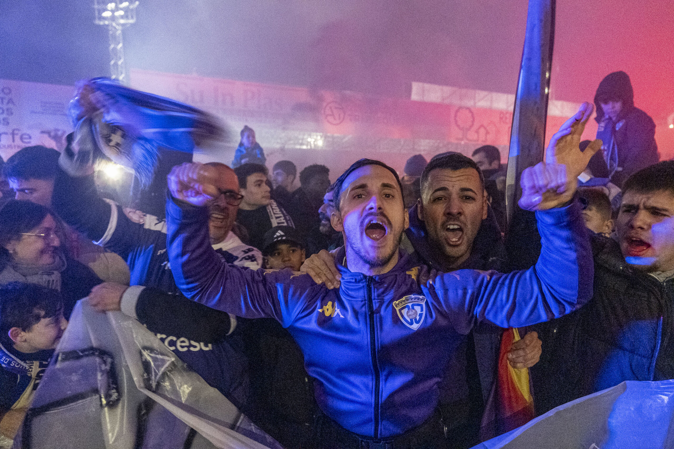Lío con las gradas supletorias en el Guadalajara-Barça: 2.500 localidades precintadas y el partido retrasado media hora