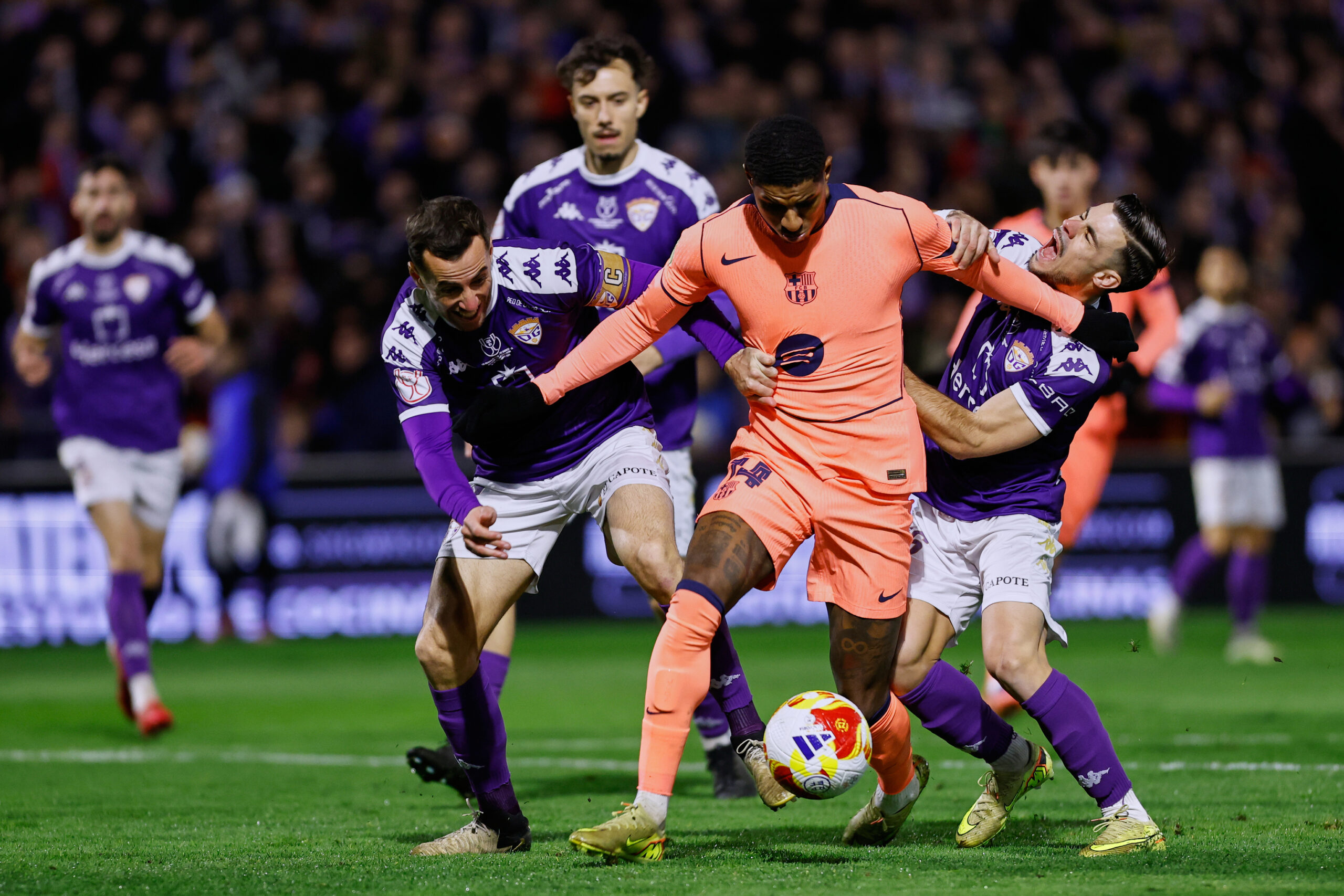 El Barça suda para tumbar la resistencia del Guadalajara