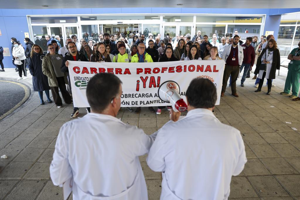 Los sindicatos médicos se levantan de la reunión con Sanidad; los paros continúan