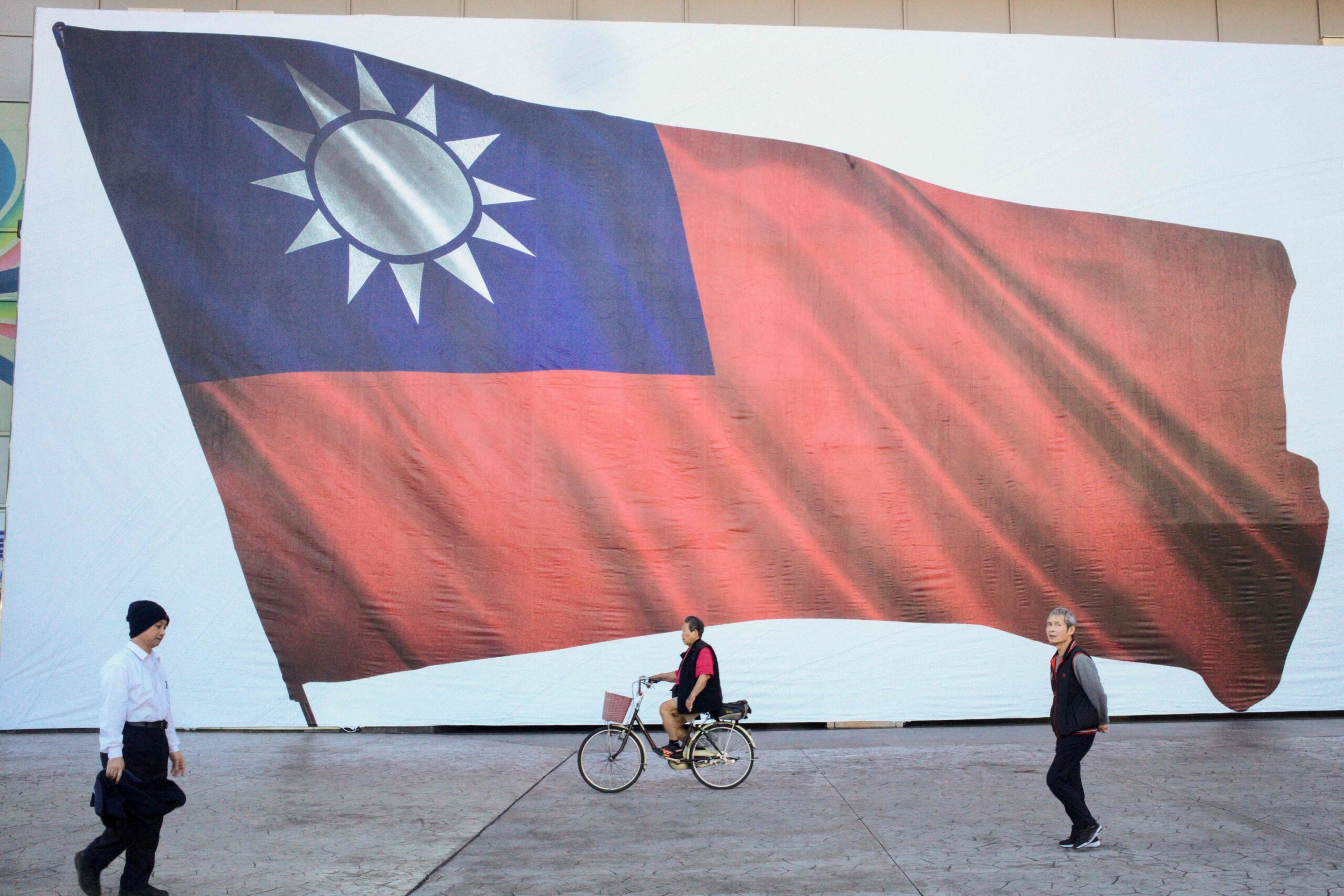 EEUU aprueba su mayor paquete de venta de armas a Taiwan y provoca la furia de China: “Esto solo acelerará el avance hacia el riesgo de guerra”