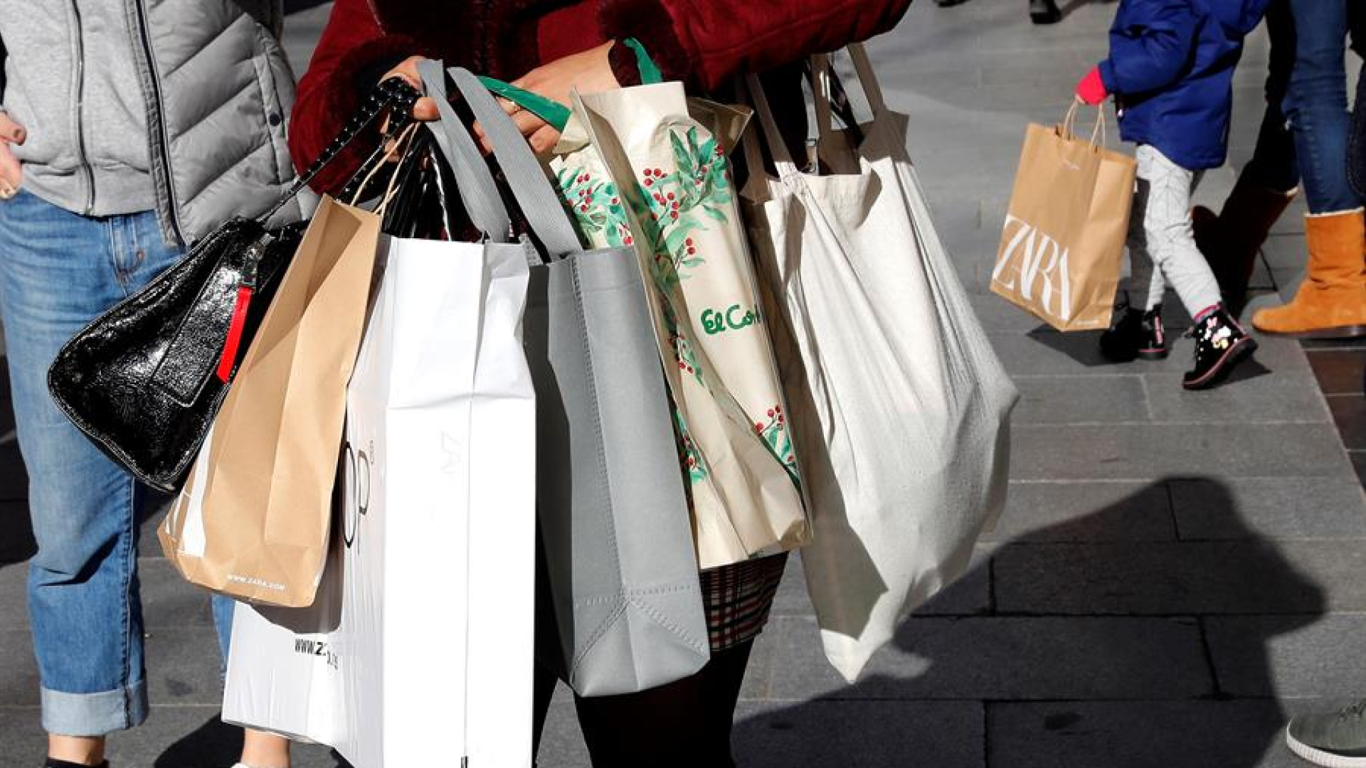 La Navidad acentúa la brecha social en España: de los 1.000 euros de gasto a no llegar a 200